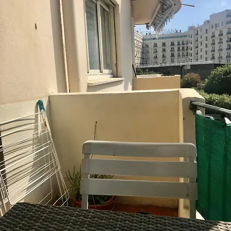 Croisette T2 Derriere Martinez 3' A Pied *